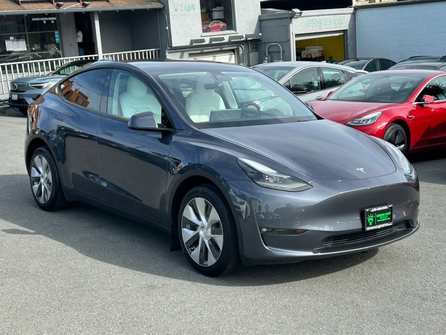 Used 2023 Tesla Model Y Long Range image 3
