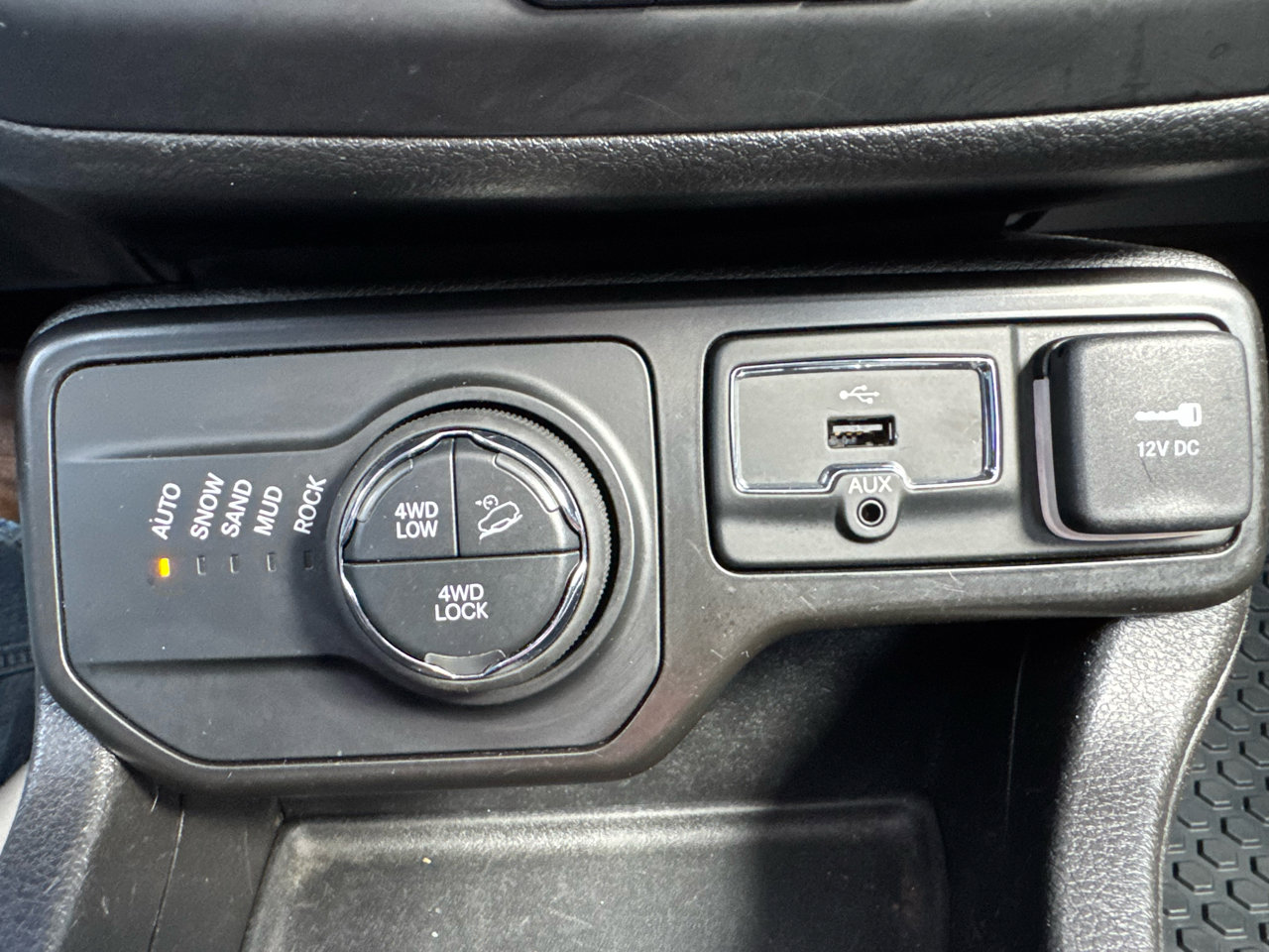 Used 2020 Jeep Renegade Trailhawk w/ Cold Weather Group image 19