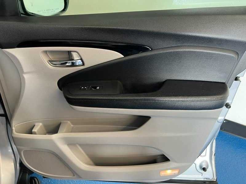 Used 2017 Honda Pilot Touring image 18