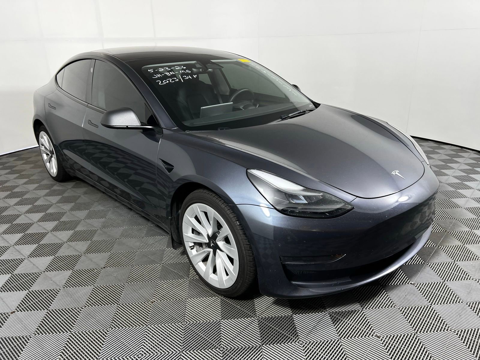 Used 2023 Tesla Model 3 Standard Range RWD image 3