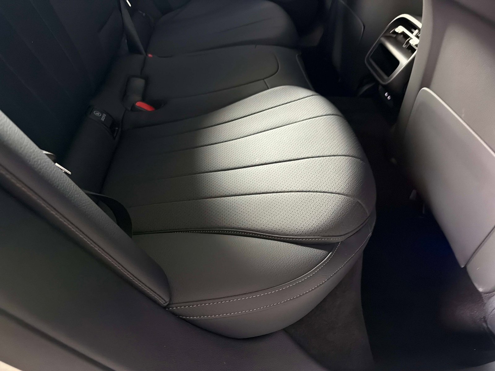 Used 2025 Mercedes-Benz E 350 Sedan image 27