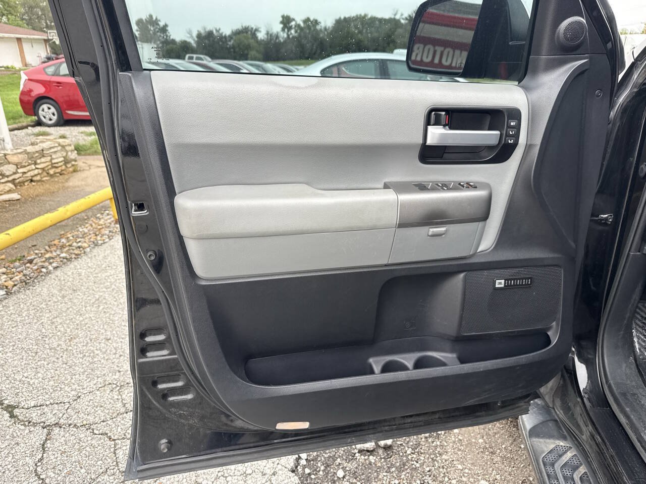 Used 2017 Toyota Sequoia Limited w/ Safety & Convenience Package AWD/4WD image 24