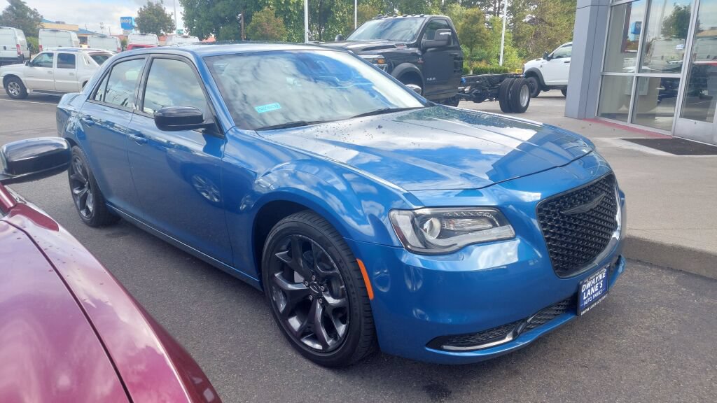Used 2023 Chrysler 300 Touring w/ Sport Appearance Package RWD image 3