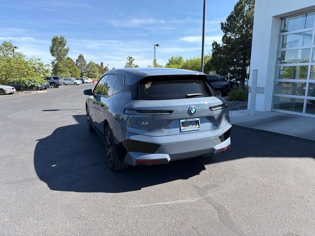 Used 2023 BMW iX xDrive50 w/ Sport Package AWD/4WD image 3