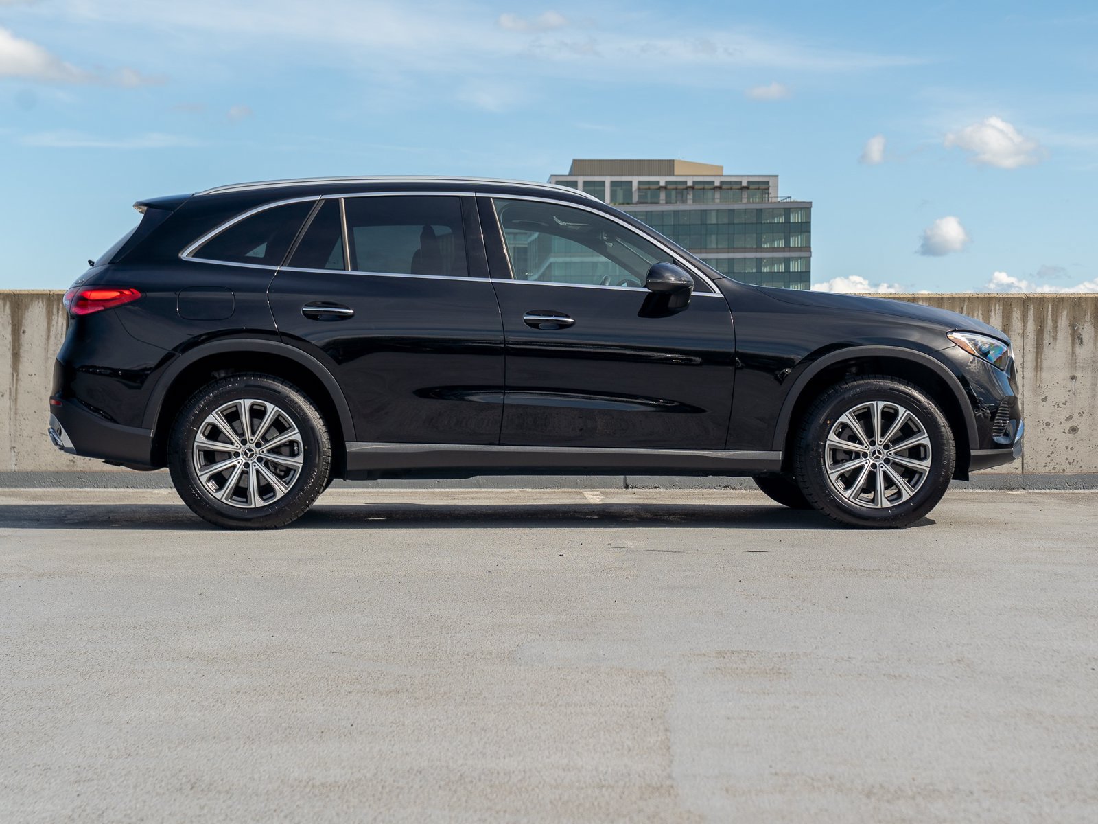 Used 2023 Mercedes-Benz GLC 300 4MATIC image 7