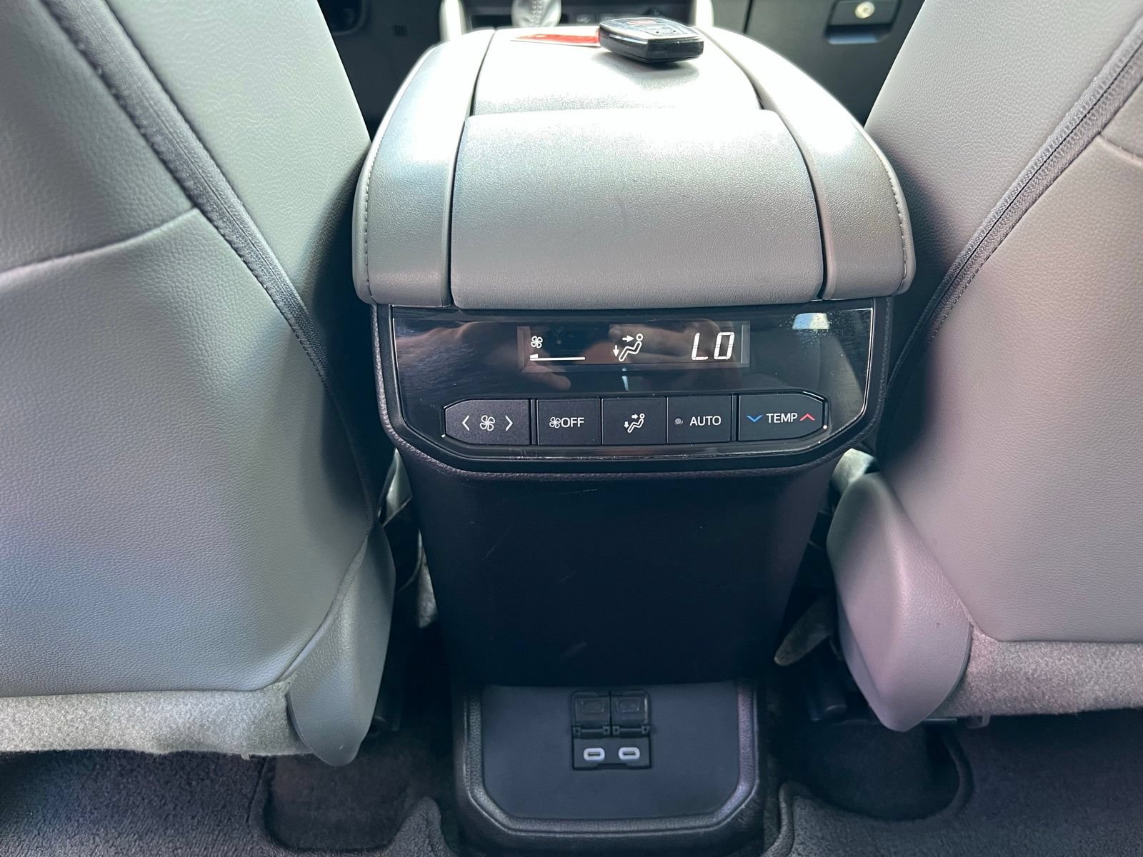 Used 2023 Toyota Highlander XLE FWD image 45