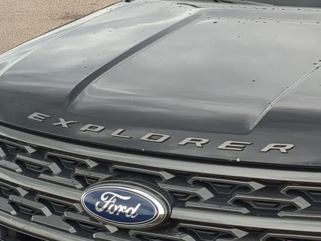 Used 2018 Ford Explorer XLT w/ Equipment Group 202A AWD/4WD image 12