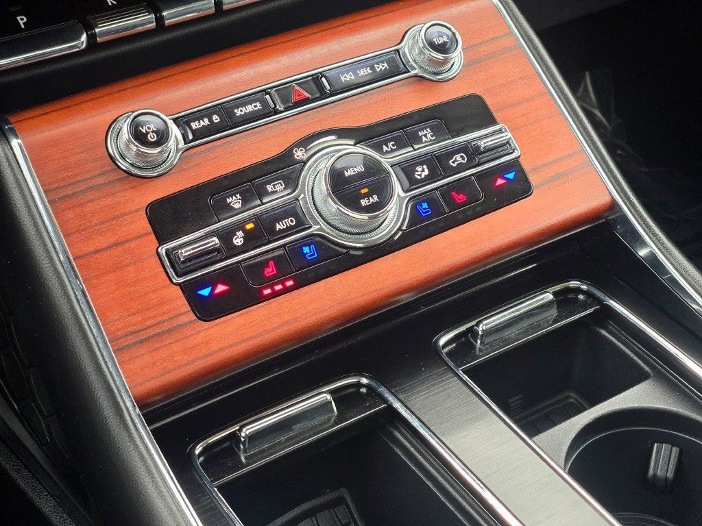 Used 2023 Lincoln Aviator Reserve w/ Equipment Group 201A image 31