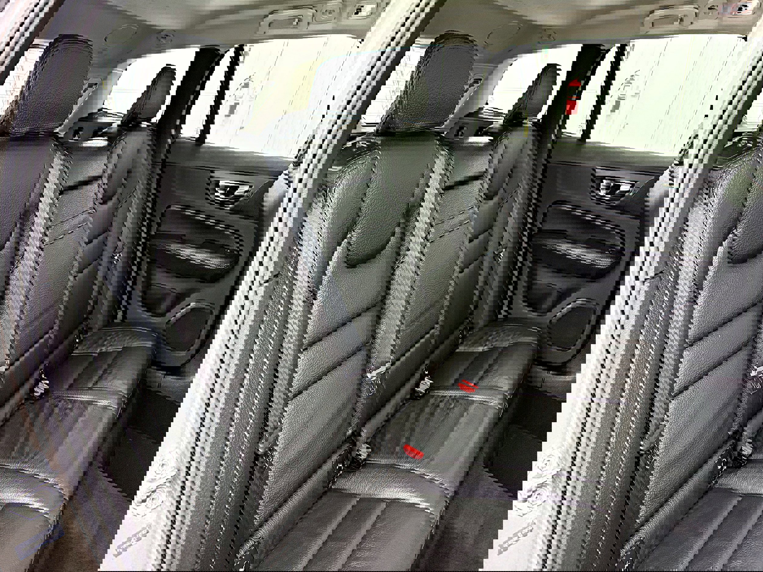 Used 2020 Volvo V60 T5 Cross Country image 33