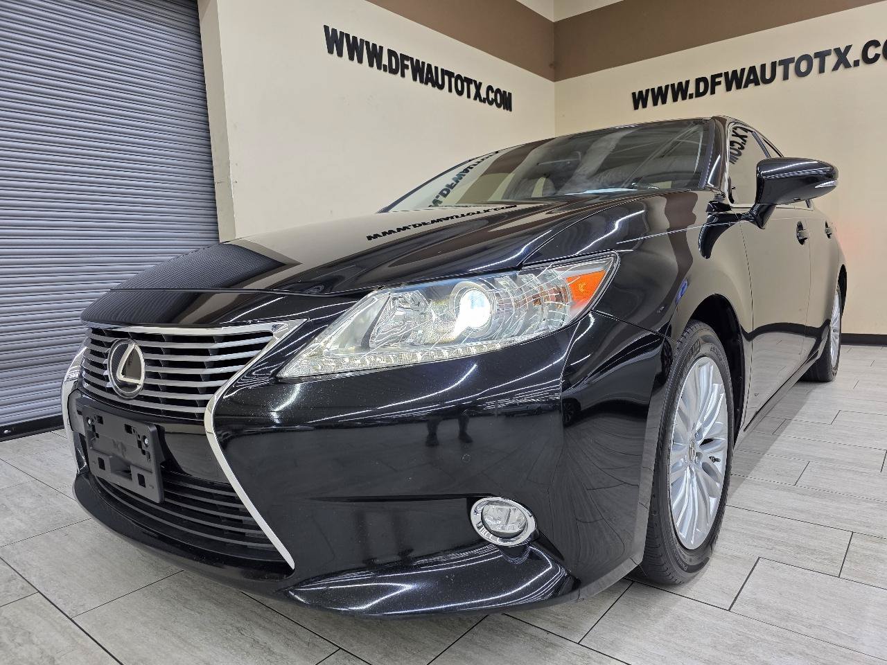 Used 2015 Lexus ES 350 w/ Luxury Package FWD image 2