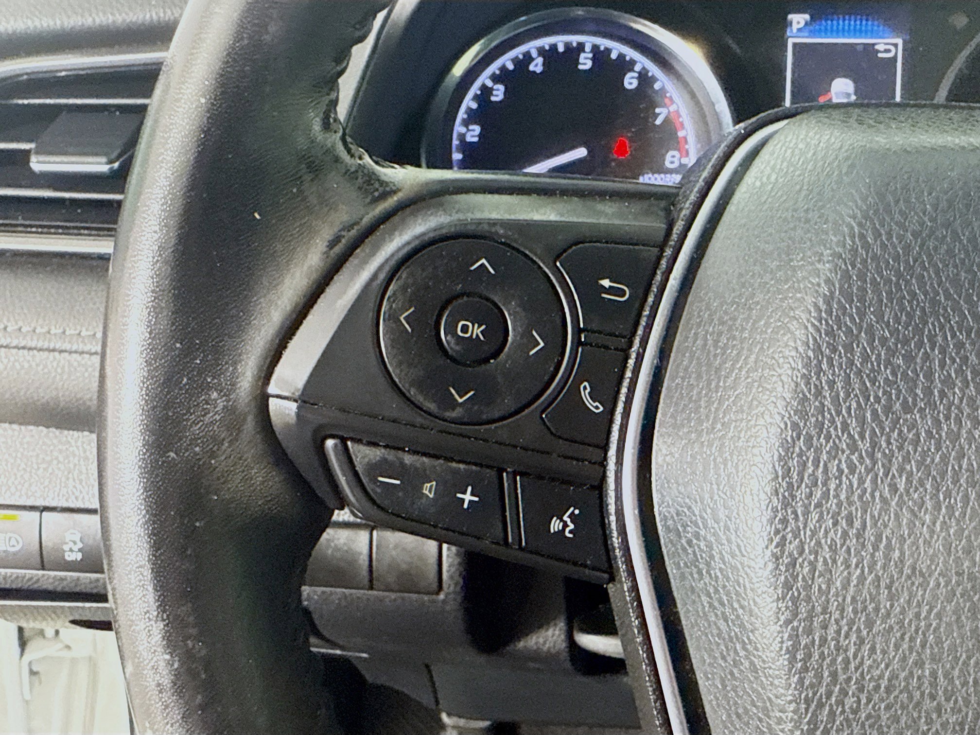 Used 2019 Toyota Camry SE FWD image 14