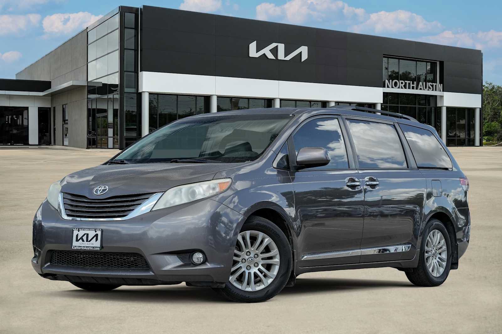 Used 2013 Toyota Sienna XLE
