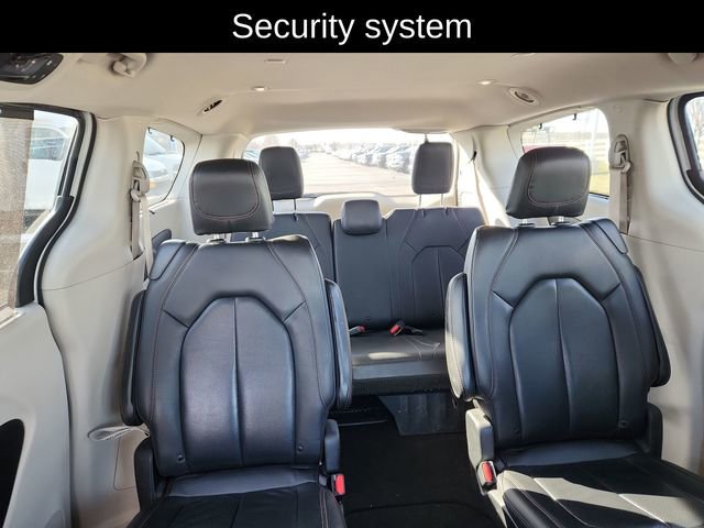Used 2019 Chrysler Pacifica Touring-L image 30