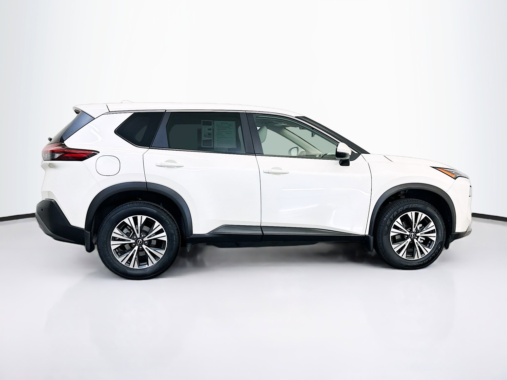 Used 2023 Nissan Rogue SV image 10