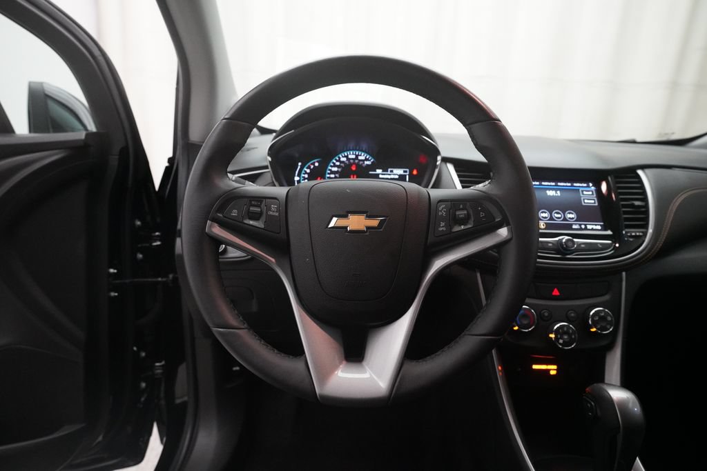 Used 2022 Chevrolet Trax LT w/ Midnight Edition AWD/4WD image 4