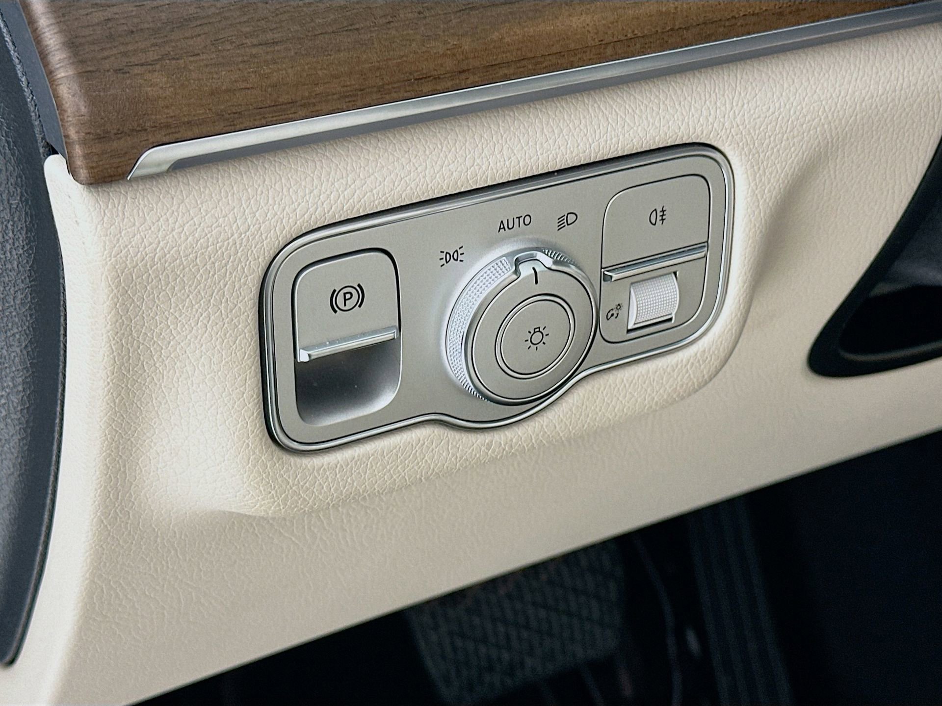 Certified 2025 Mercedes-Benz GLE 350 4MATIC image 11