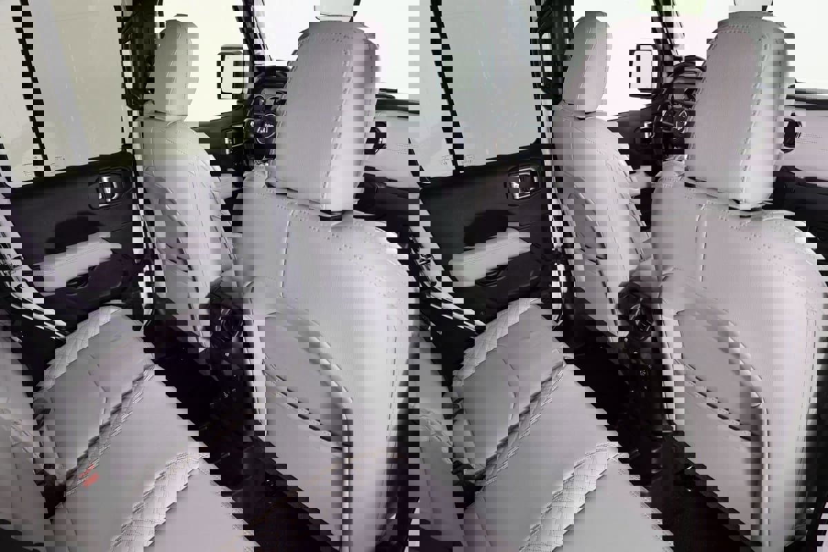 Used 2022 Jeep Wrangler Unlimited Sahara image 40