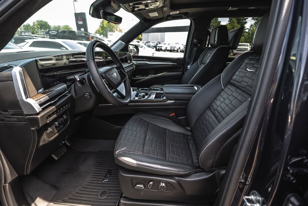 Used 2025 Cadillac Escalade Sport Platinum w/ LPO, Floor Liner Package AWD/4WD image 19