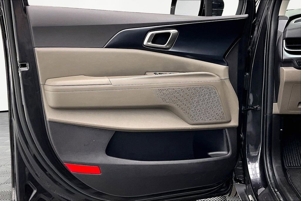 Used 2025 Kia Carnival image 23