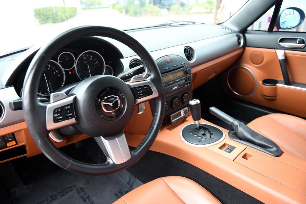 Used 2006 MAZDA MX-5 Miata Grand Touring w/ Premium Pkg RWD image 20