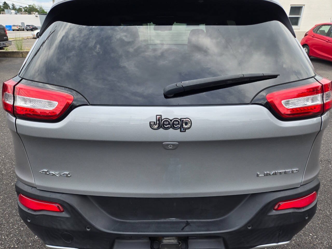 Used 2015 Jeep Cherokee Limited w/ Technology Group AWD/4WD image 7