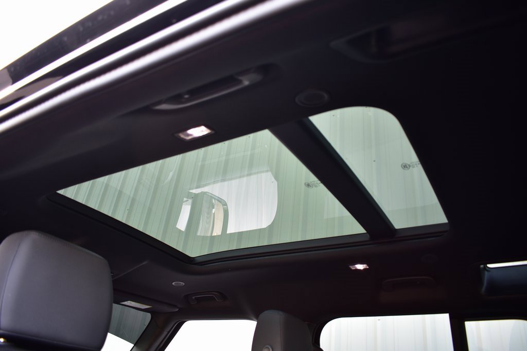 Used 2025 Land Rover Defender 110 S image 25