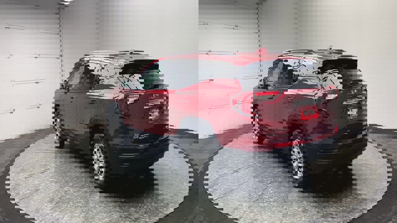 Certified 2023 GMC Terrain SLE w/ Driver Convenience Package image 2