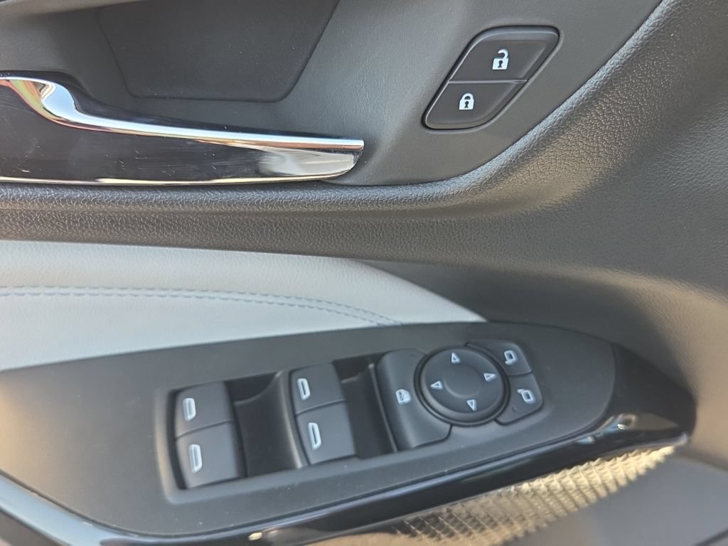 Used 2025 Chevrolet Trax LT w/ LT Convenience Package FWD image 27