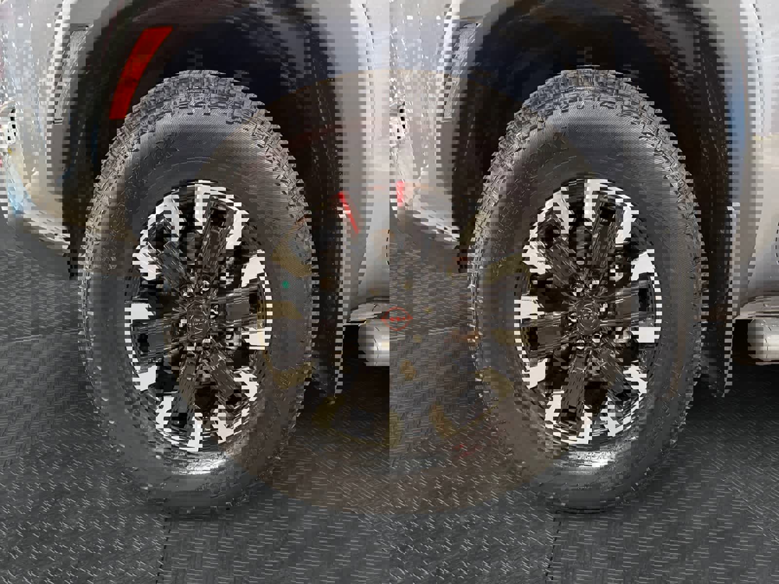 Used 2023 Nissan Frontier PRO-4X image 15