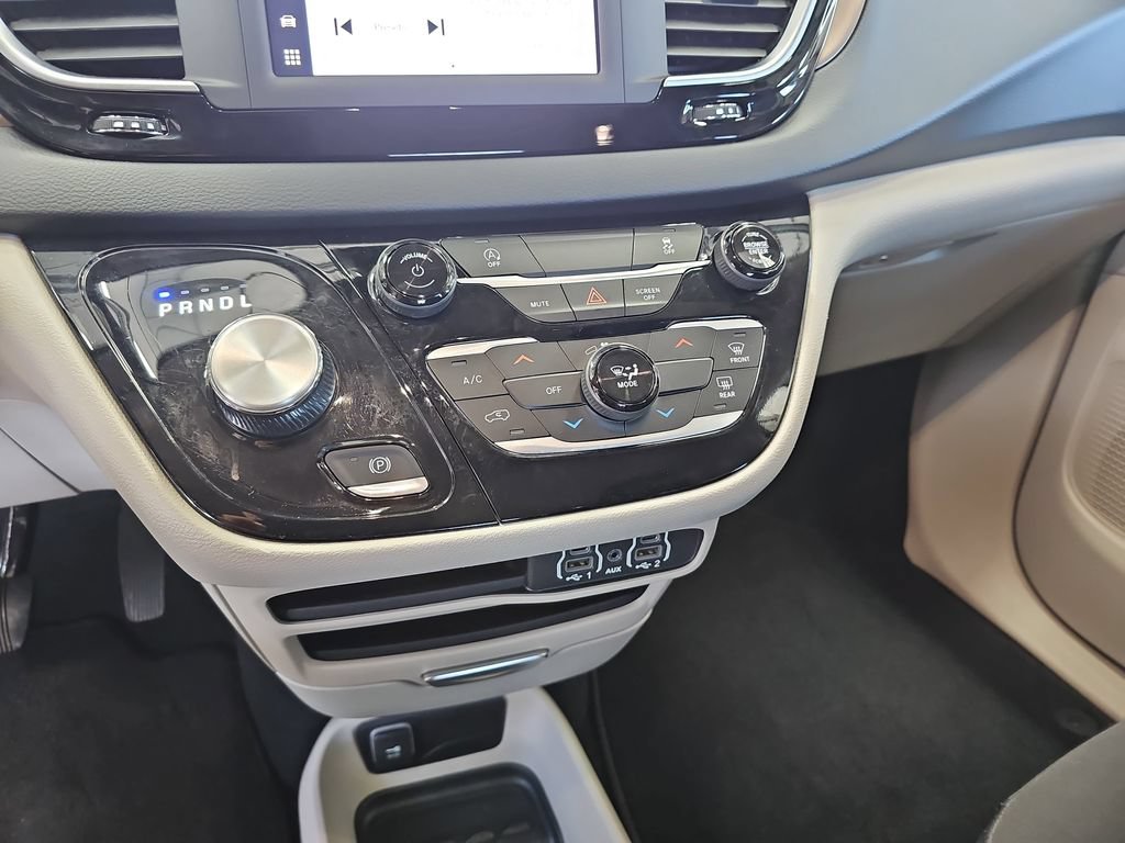 Used 2023 Chrysler Voyager LX FWD image 20