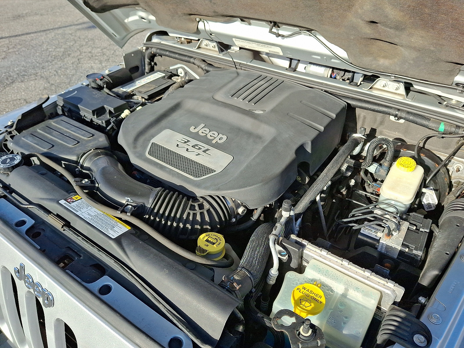 Used 2012 Jeep Wrangler Unlimited Sahara w/ Dual Top Group image 27