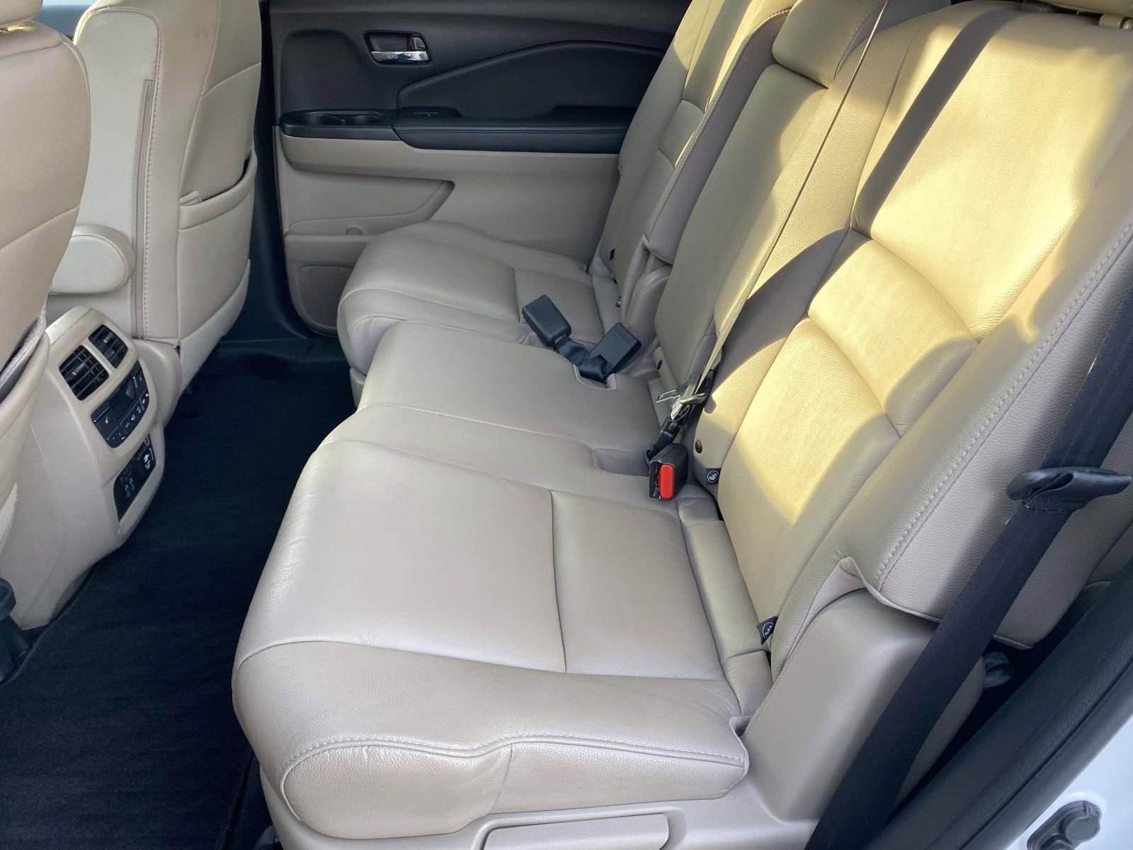 Used 2022 Honda Pilot Touring image 11