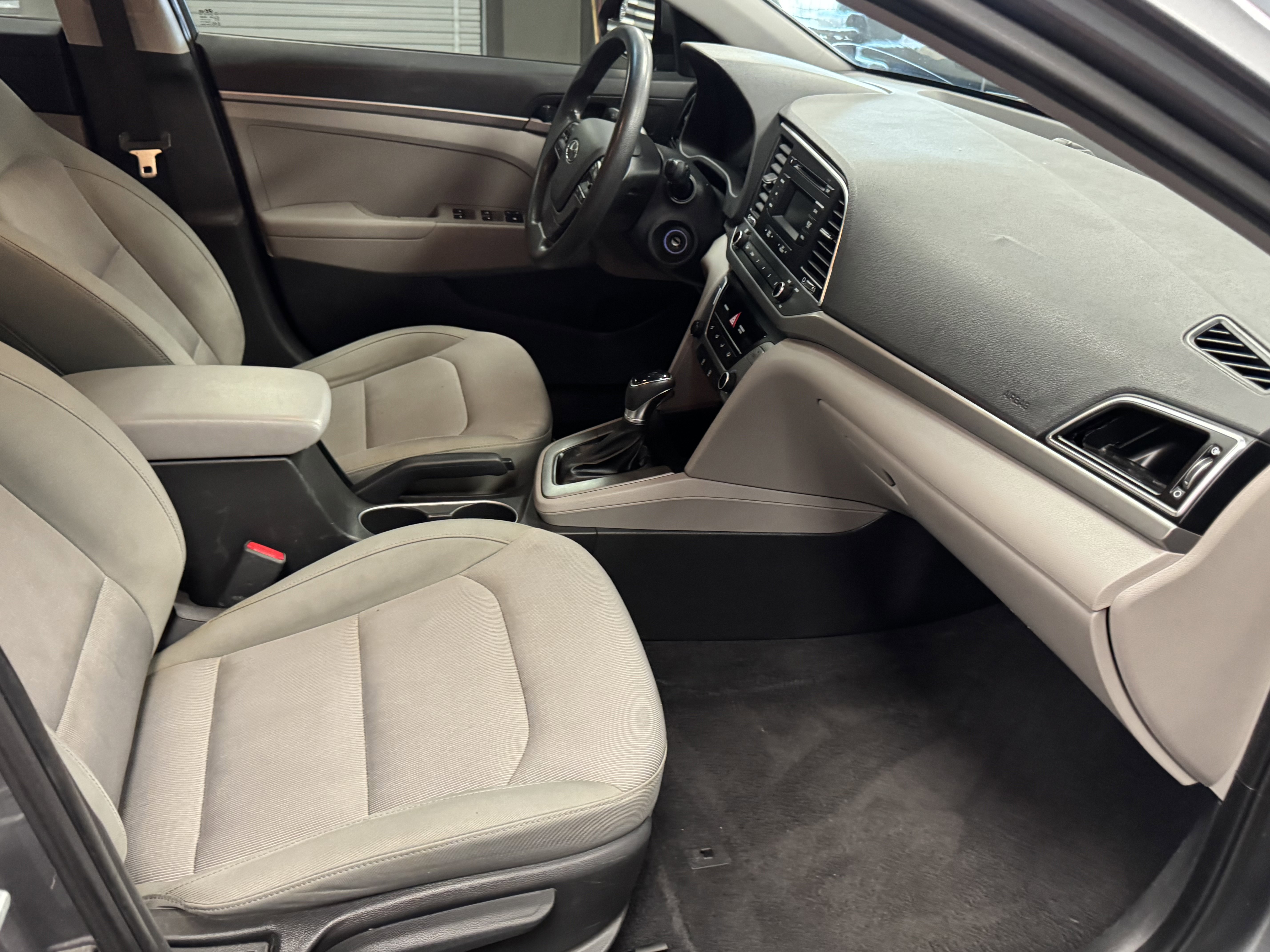 Used 2017 Hyundai Elantra SE image 12