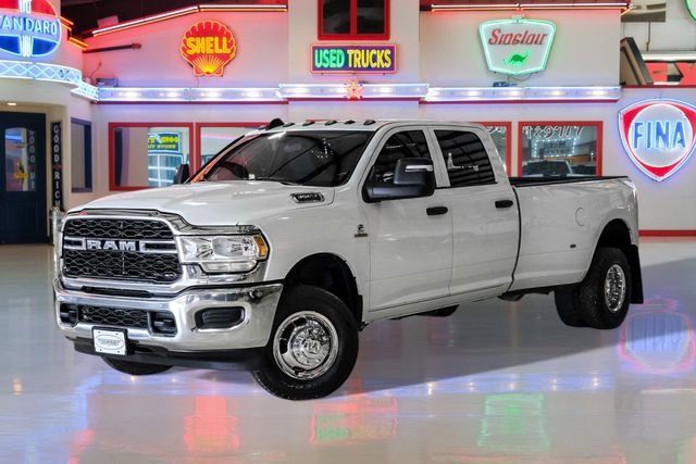 Used 2024 RAM 3500 Tradesman w/ Chrome Appearance Group image 2