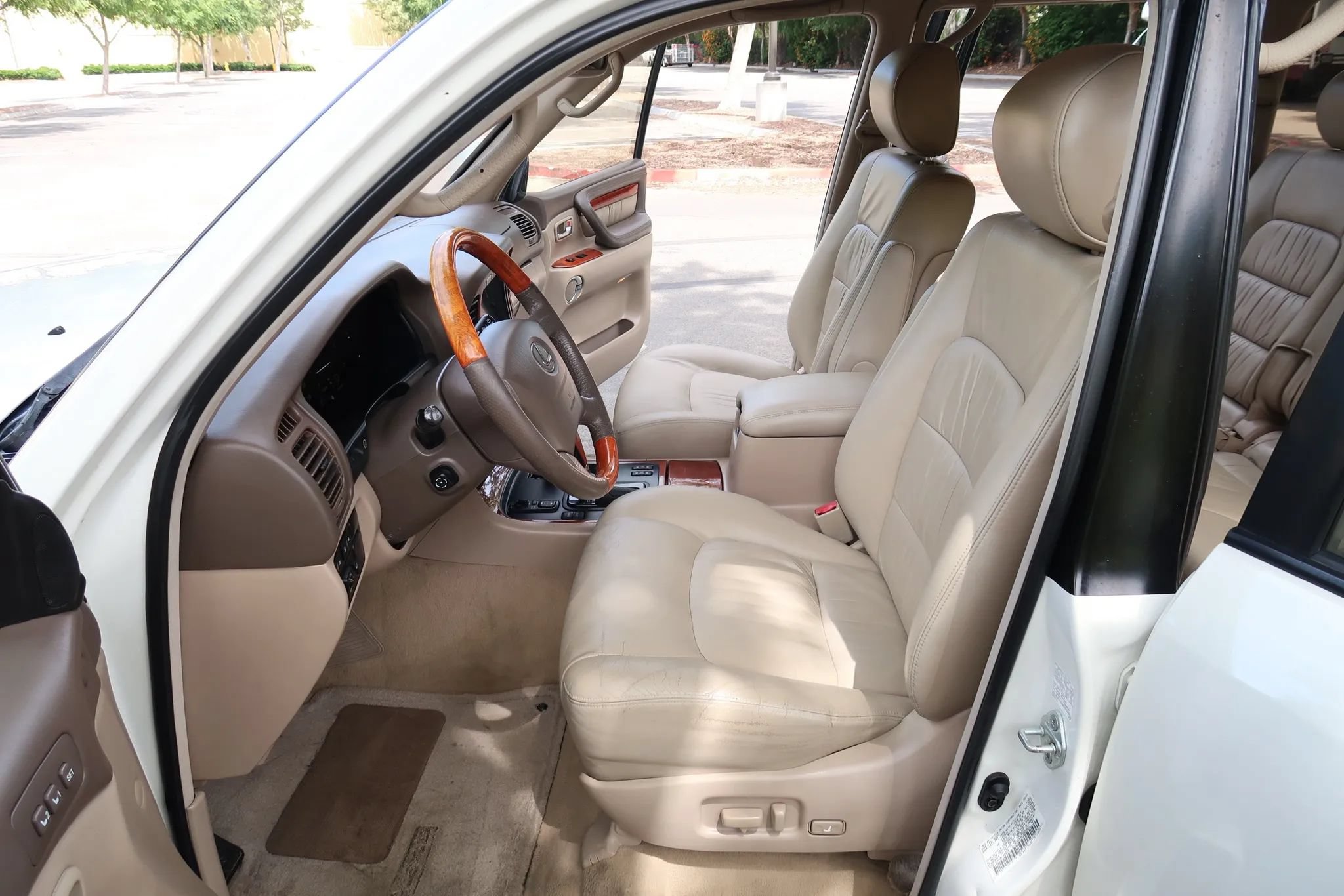 Used 2001 Lexus LX 470 4WD image 17