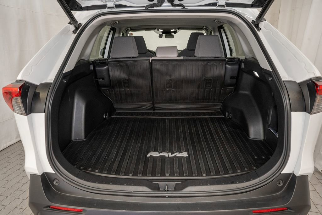 Used 2022 Toyota RAV4 XLE image 5