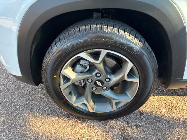 Used 2025 Chevrolet Trax LT w/ LT Convenience Package FWD image 11
