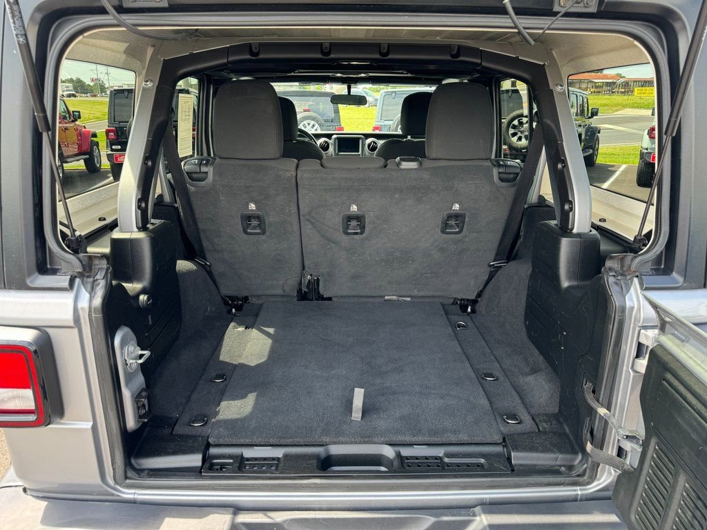 Used 2020 Jeep Wrangler Unlimited Sahara image 9