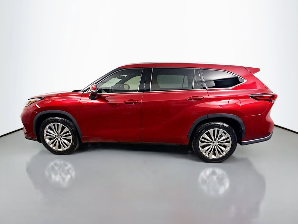 Used 2022 Toyota Highlander Platinum FWD image 4