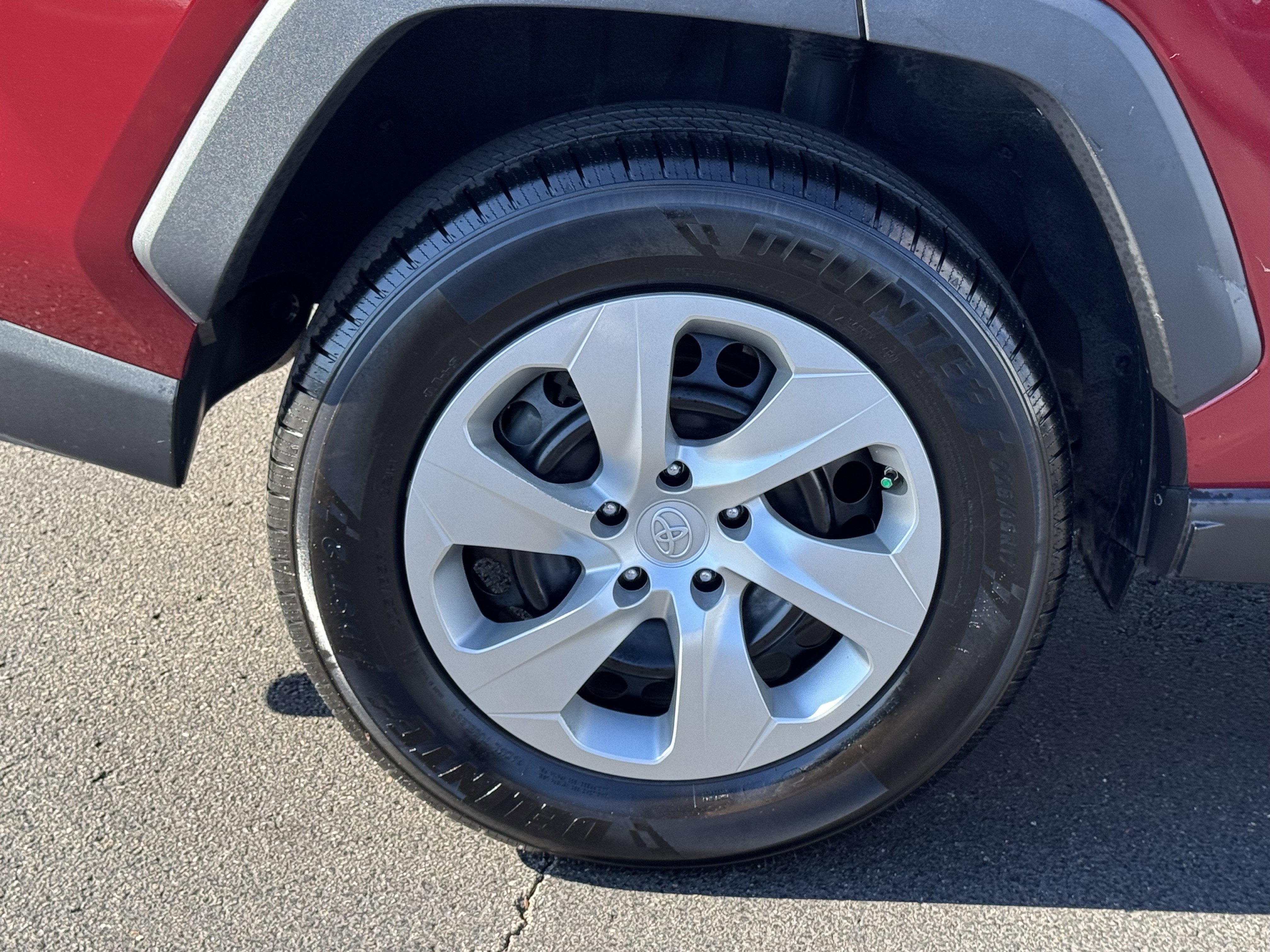 Used 2020 Toyota RAV4 XLE Premium image 40