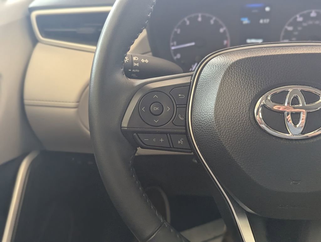 Used 2025 Toyota Corolla Cross LE w/ Black Badges Package (TMS) image 17