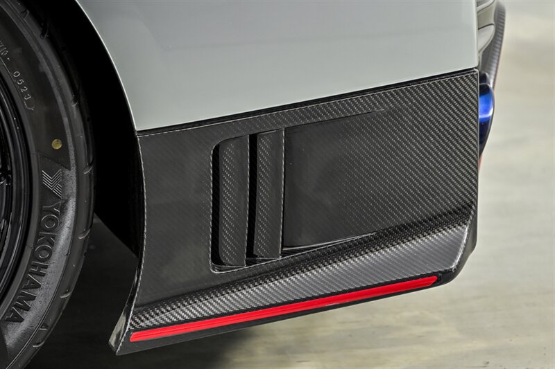 Used 2017 Nissan GT-R NISMO AWD/4WD image 17