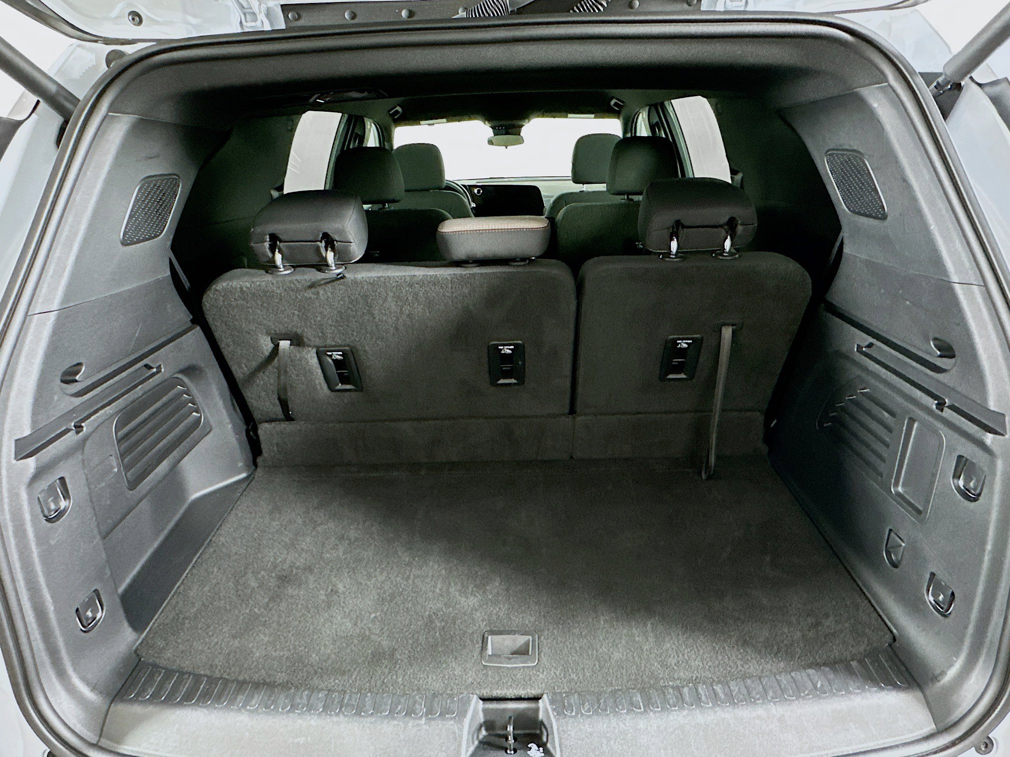 Used 2025 Chevrolet Traverse LT image 30