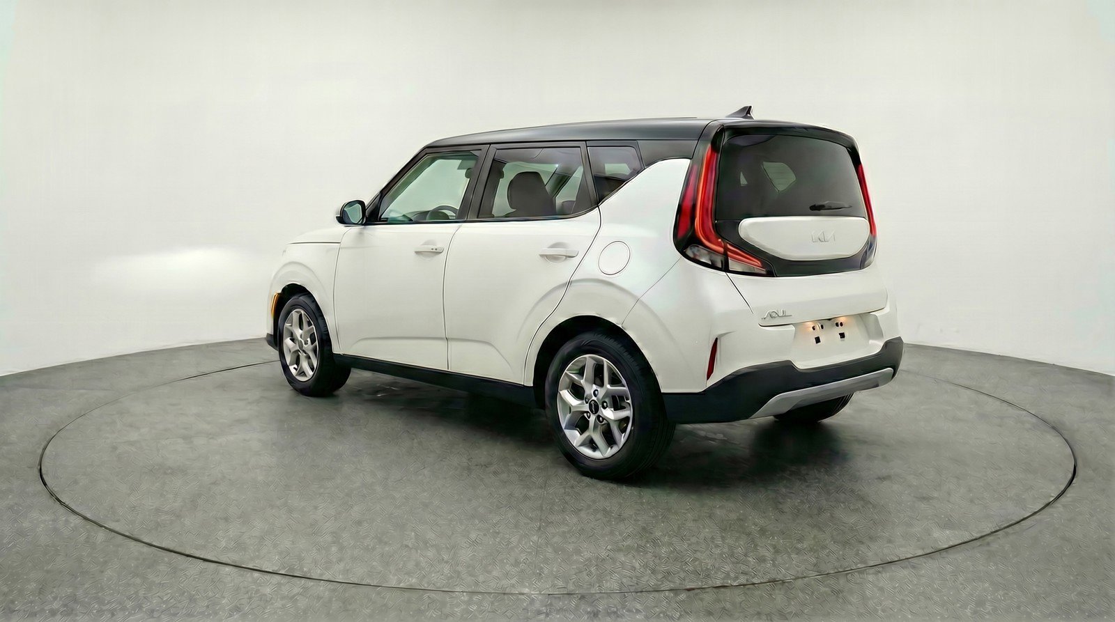 Used 2025 Kia Soul LX w/ LX Technology Package FWD image 6