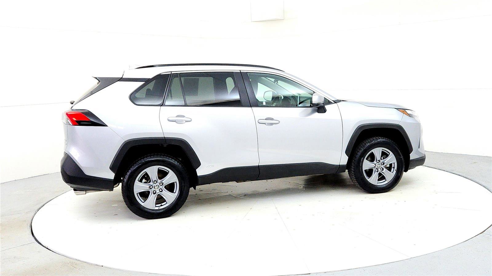 Used 2024 Toyota RAV4 XLE w/ Convenience Package image 6