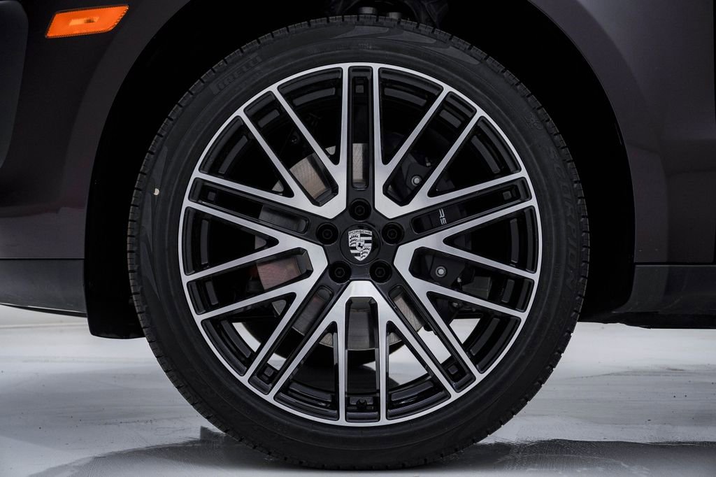 New 2026 Porsche Macan AWD/4WD image 13