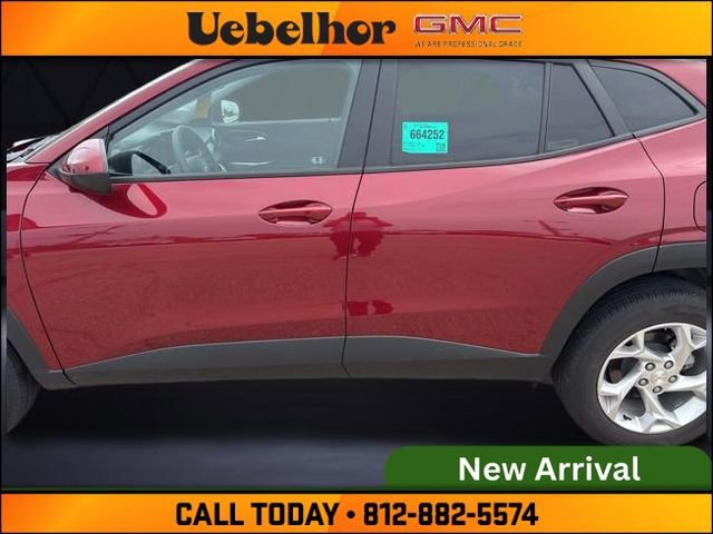 Used 2025 Chevrolet Trax LS w/ LS Convenience Package FWD image 12
