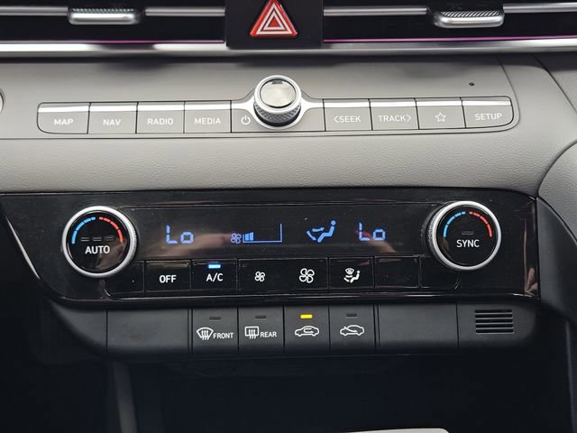 Used 2024 Hyundai Elantra SEL image 17