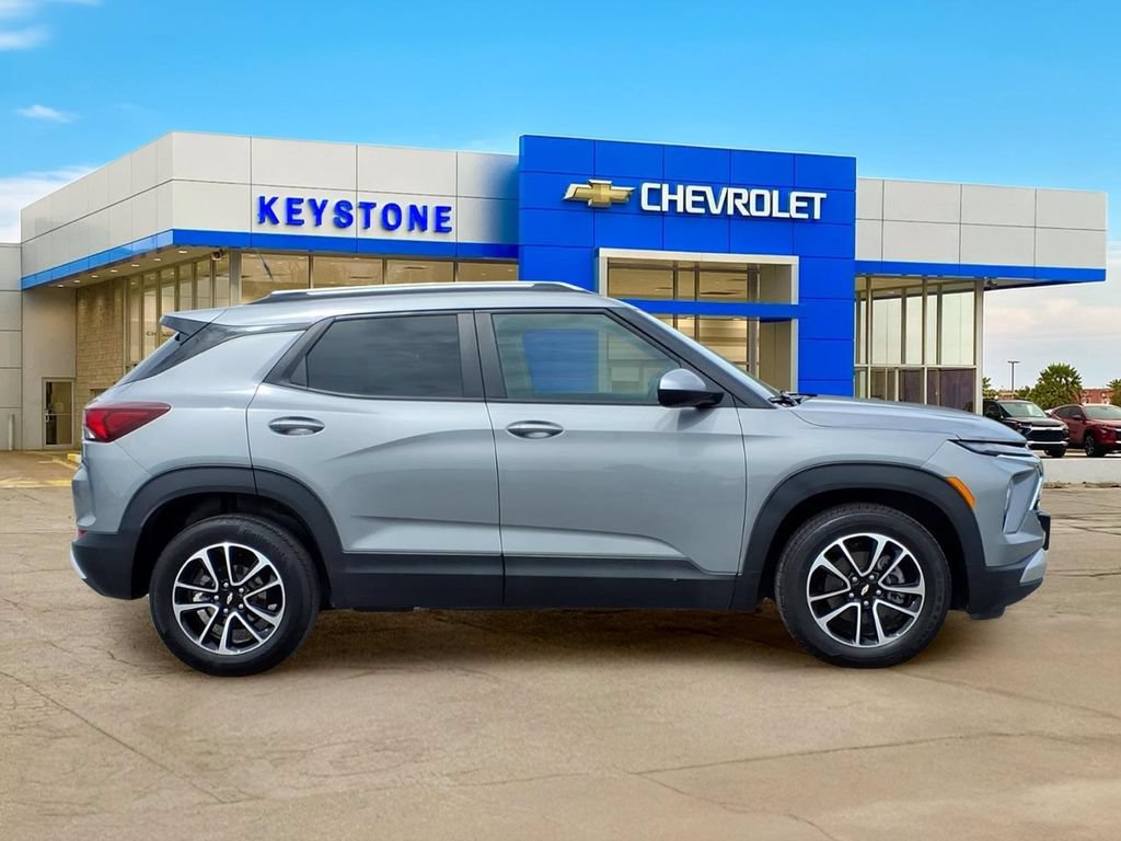 Used 2025 Chevrolet TrailBlazer LT FWD image 8
