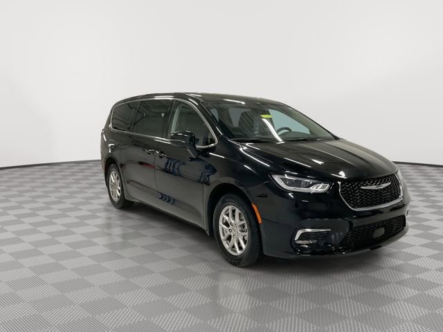 Used 2024 Chrysler Pacifica Touring-L FWD image 12